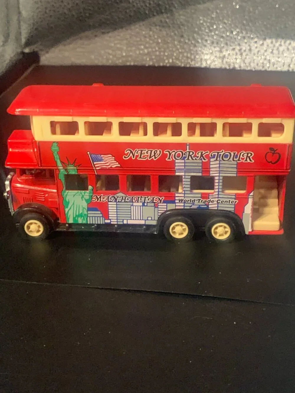 Diecast SS 5855 New York Tourist Bus World Trade Center SELLING AS IS